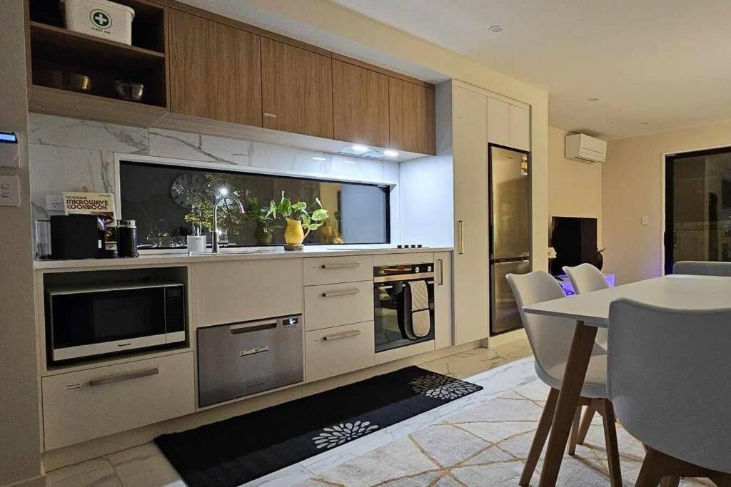 2-Bedroom Ensuite, Close To City, Comfortable, Accessible With Own Parking Christchurch Zewnętrze zdjęcie