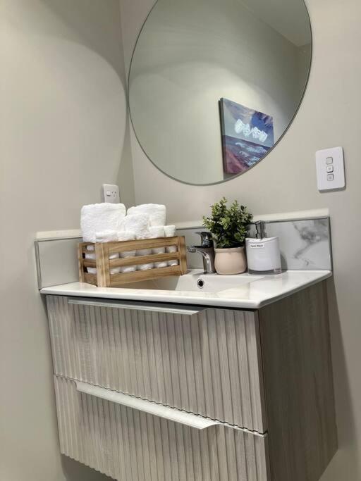 2-Bedroom Ensuite, Close To City, Comfortable, Accessible With Own Parking Christchurch Zewnętrze zdjęcie